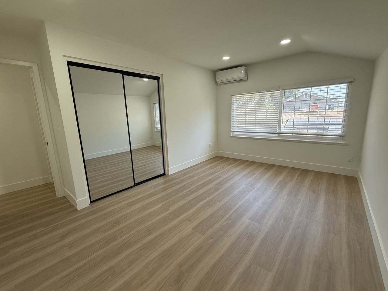 14962 Rolling Ridge Dr #MAIN - Photo 3 of 18