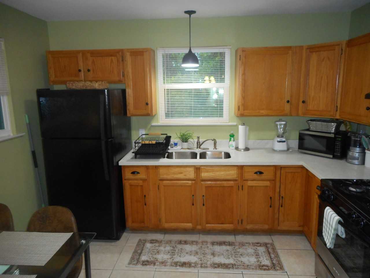 663 Terrace St #B - Photo 4 of 17
