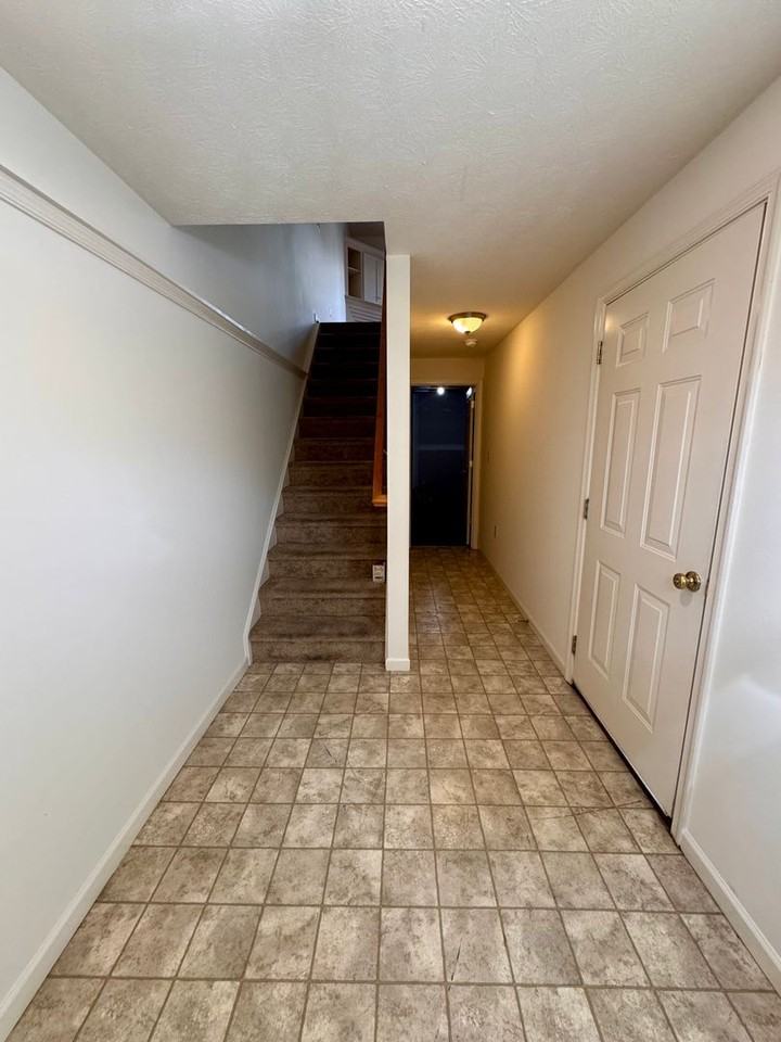 2948 Crystal Spring Ln - Photo 3 of 19