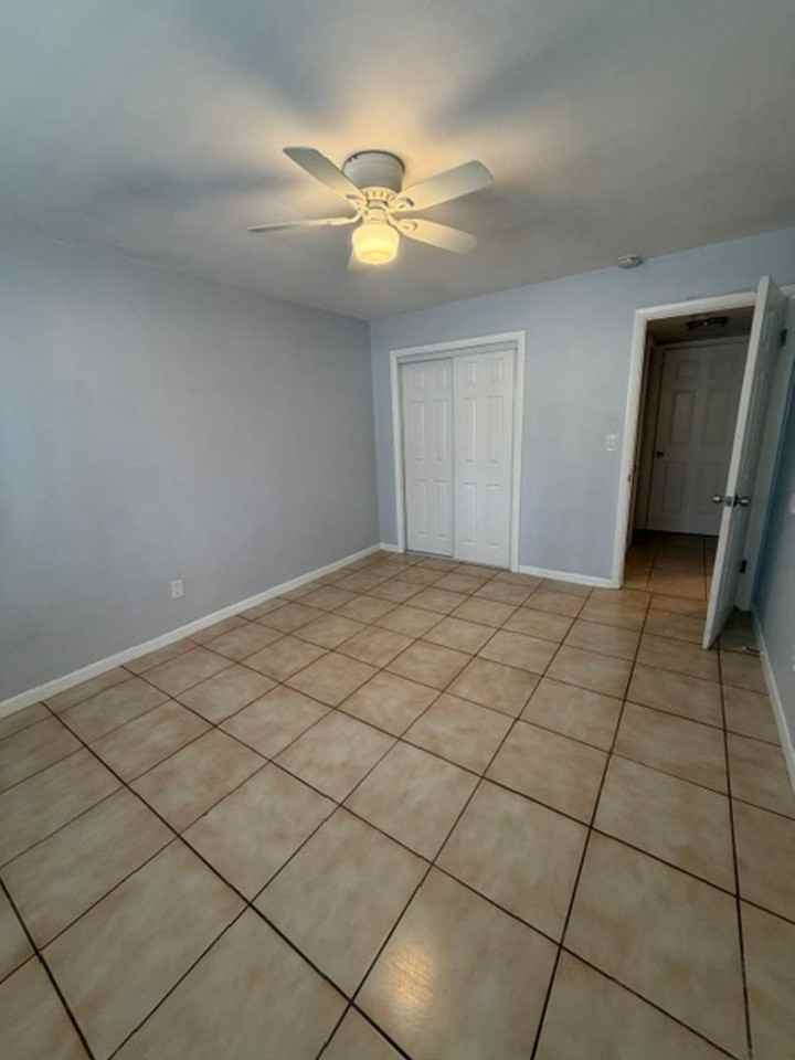 1329 Drew St - Photo 5 of 25