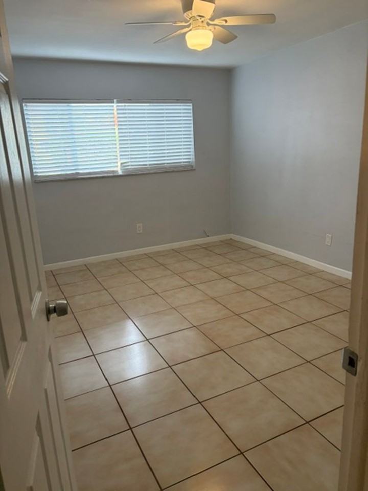 1329 Drew St - Photo 6 of 25