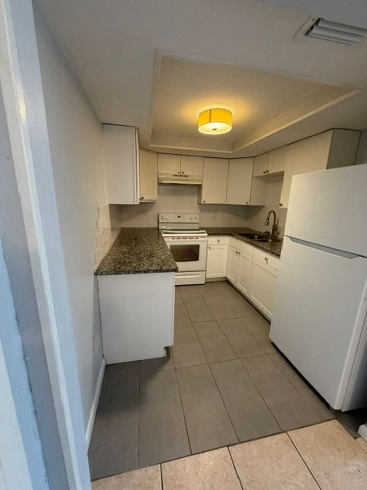1329 Drew St - Photo 4 of 25