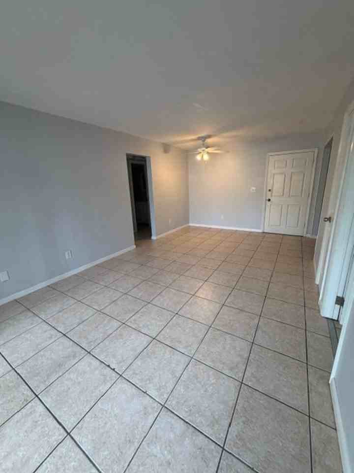 1329 Drew St - Photo 3 of 25