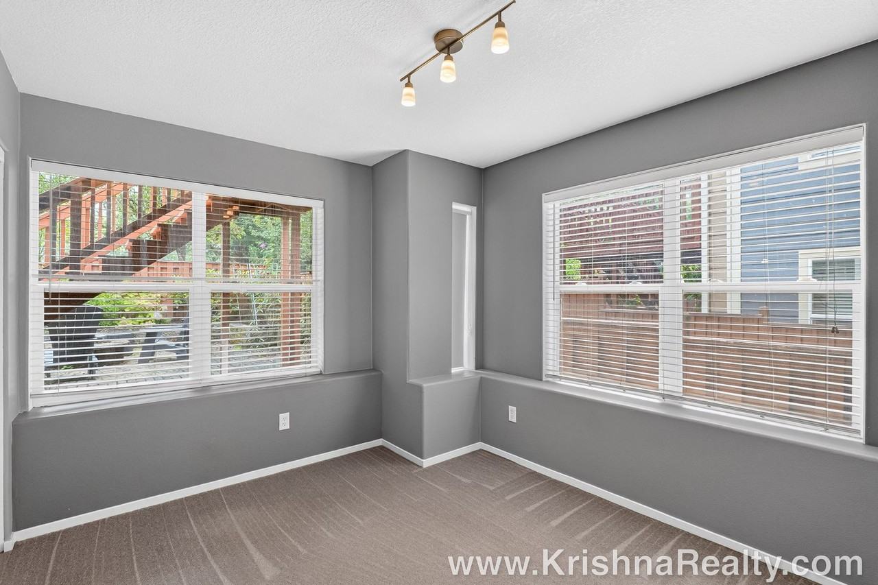 2114 Ne Sheffield Ave - Photo 2 of 22