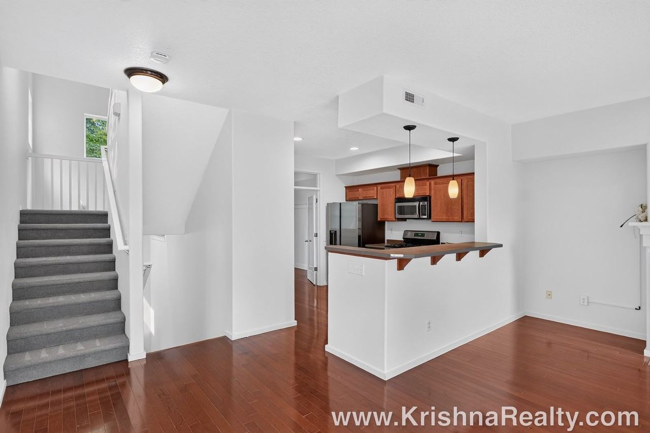 2114 Ne Sheffield Ave - Photo 6 of 22
