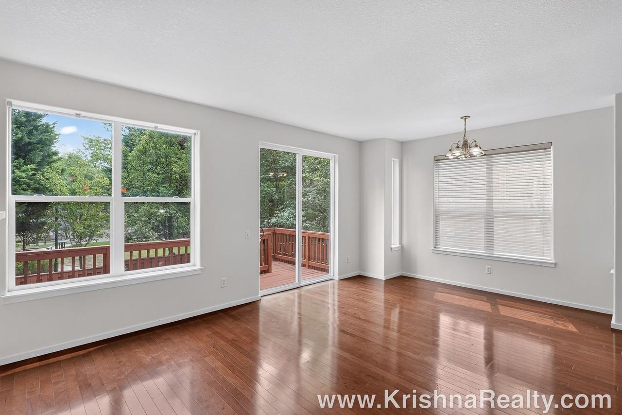 2114 Ne Sheffield Ave - Photo 7 of 22