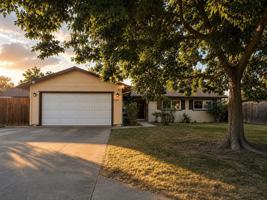 featured image of 6209 Pinecreek Way