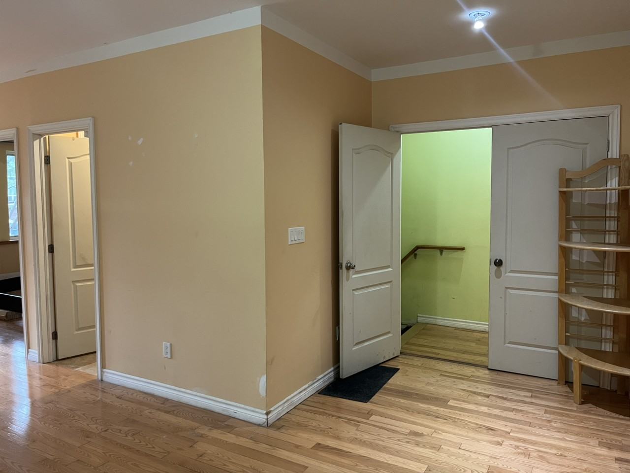 129 Roncesvalles Ave - Photo 3 of 11