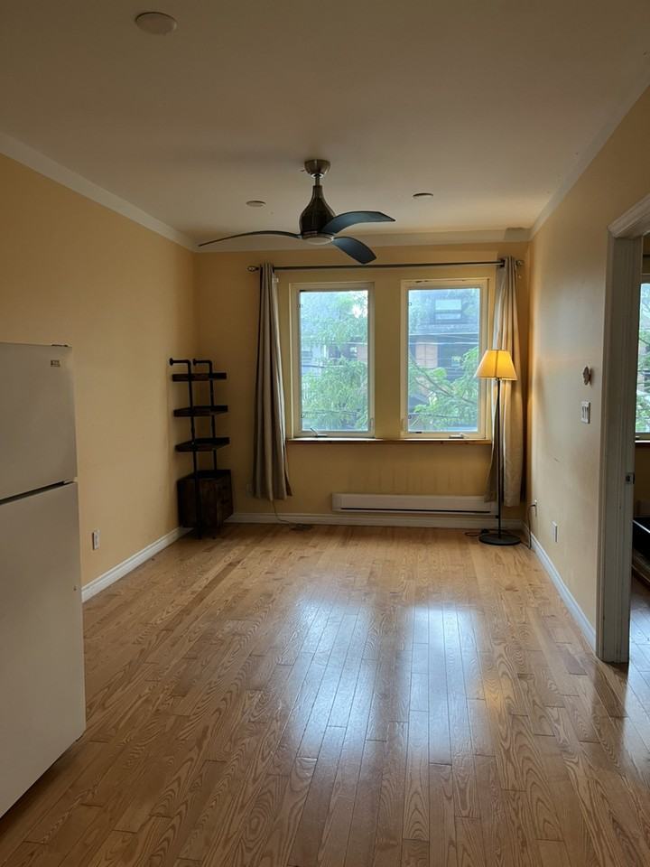 129 Roncesvalles Ave - Photo 6 of 11