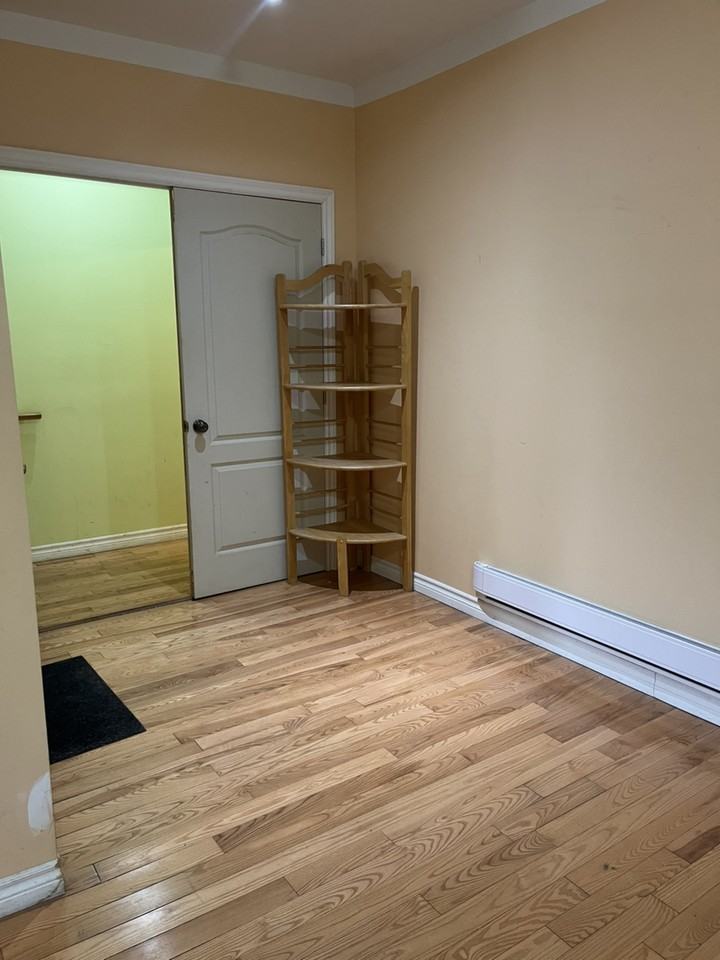 129 Roncesvalles Ave - Photo 5 of 11