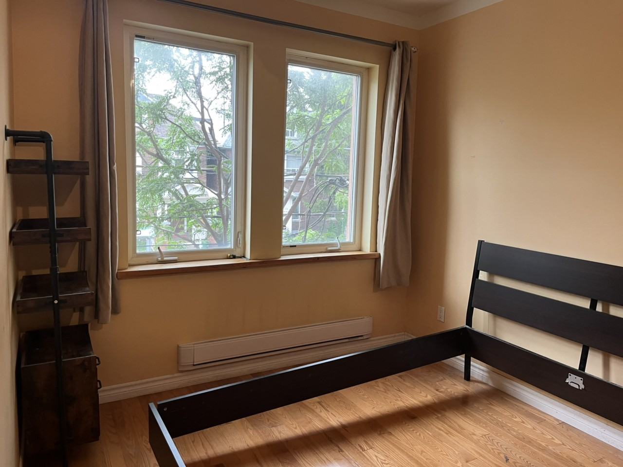 129 Roncesvalles Ave - Photo 2 of 11