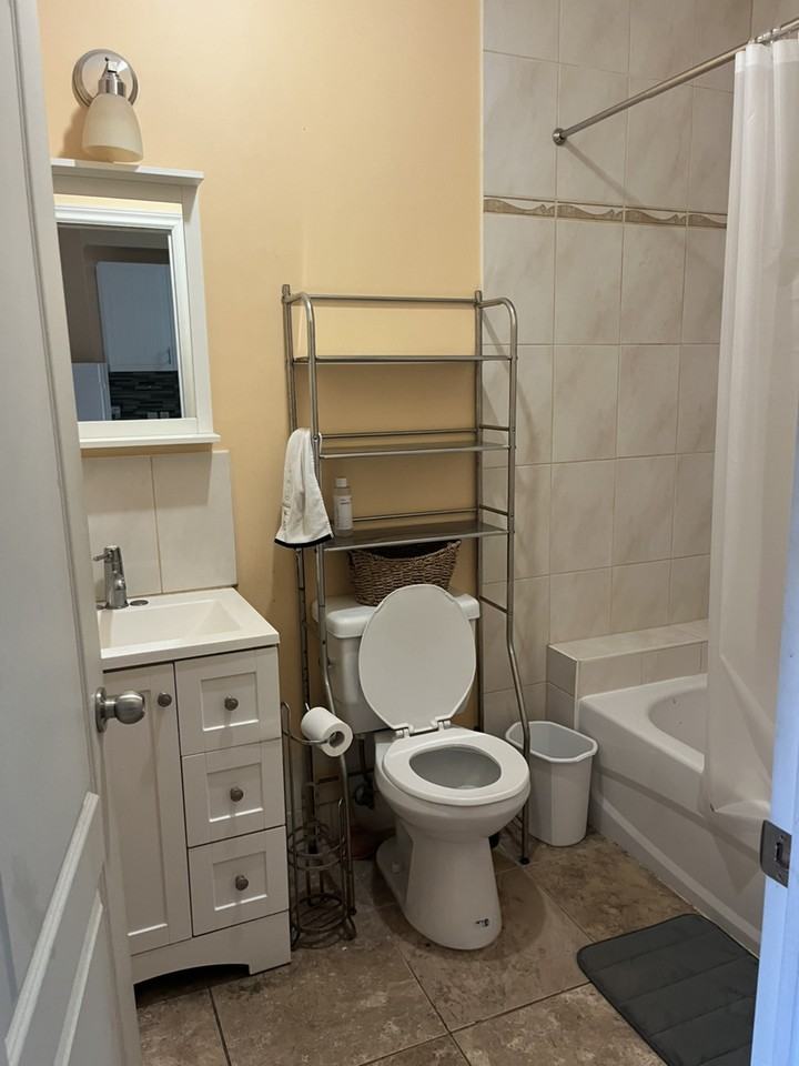 129 Roncesvalles Ave - Photo 7 of 11