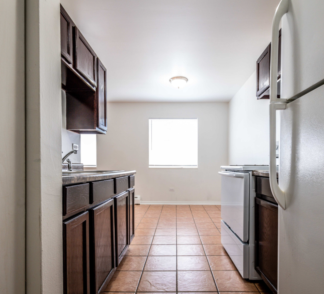 8334 S Ellis Ave - Photo 2 of 7