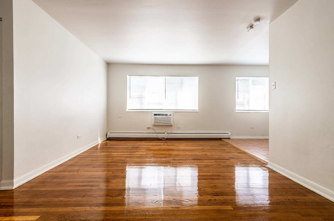 8334 S Ellis Ave - Photo 4 of 7