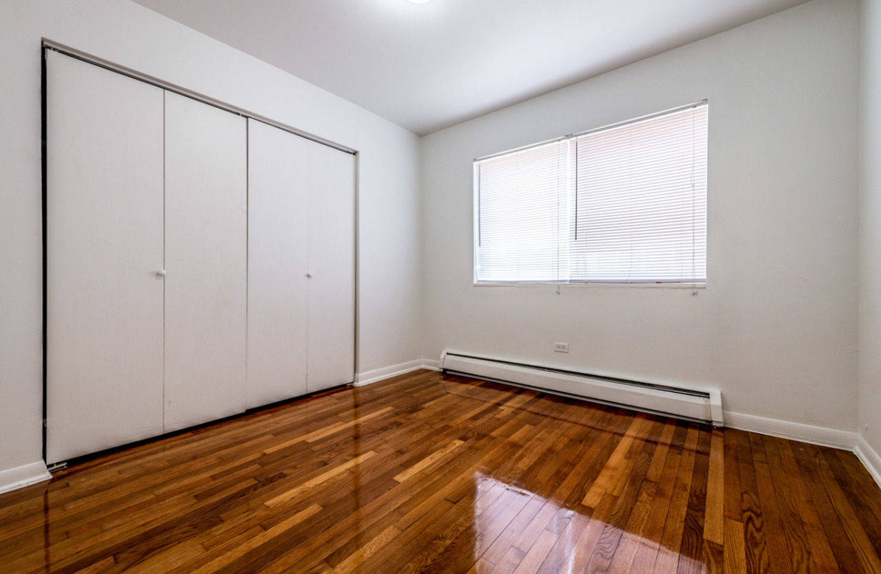 8334 S Ellis Ave - Photo 6 of 7