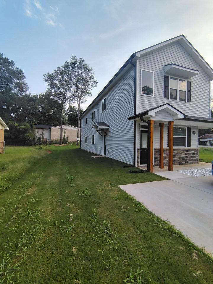 1061 Pinecrest Ave #A - Photo 2 of 27