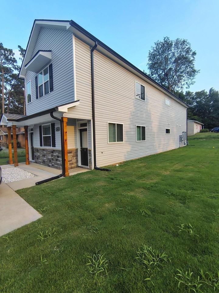1061 Pinecrest Ave #A - Photo 3 of 27