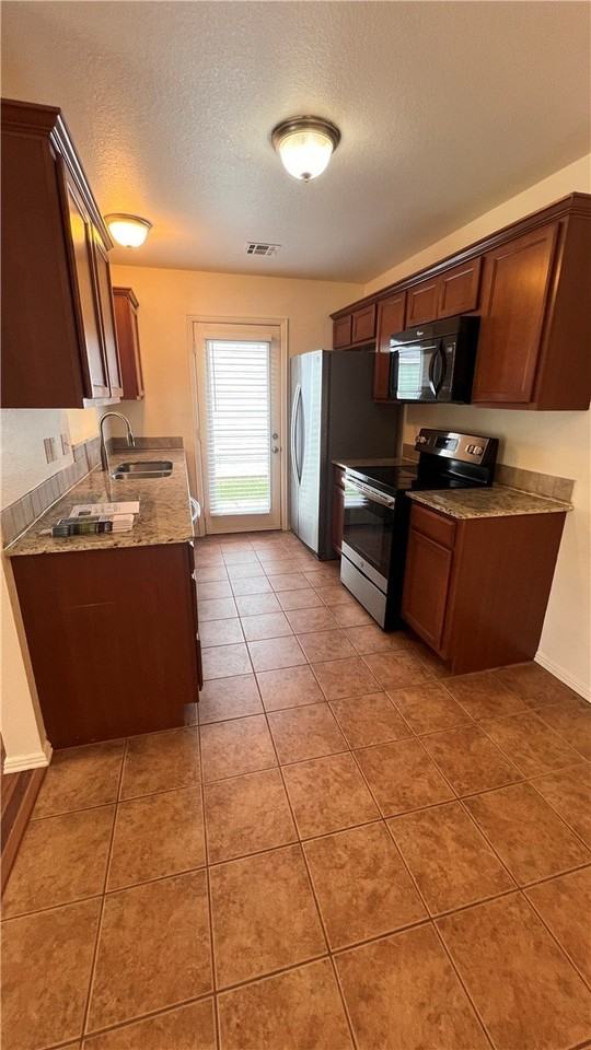 4419 W Pecan St - Photo 2 of 10