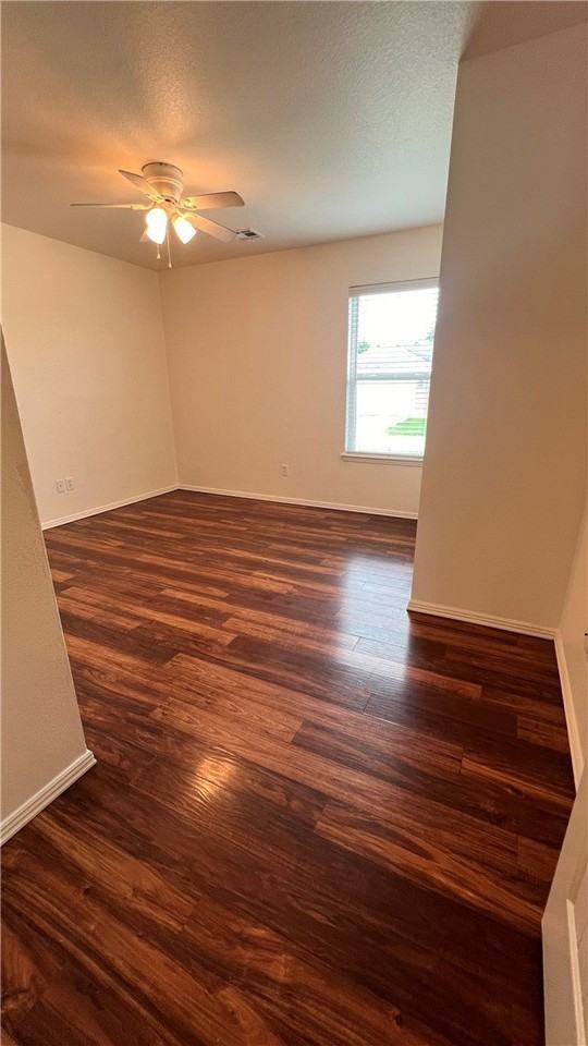 4419 W Pecan St - Photo 3 of 10