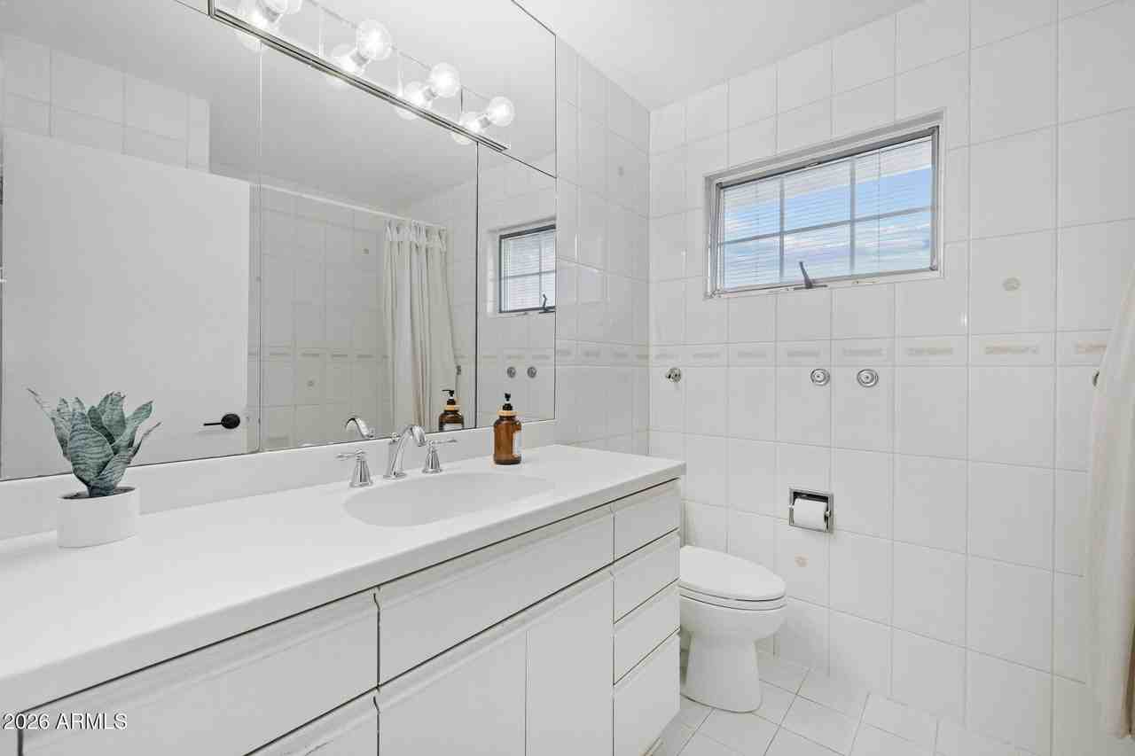 4909 E Flower St - Photo 3 of 18