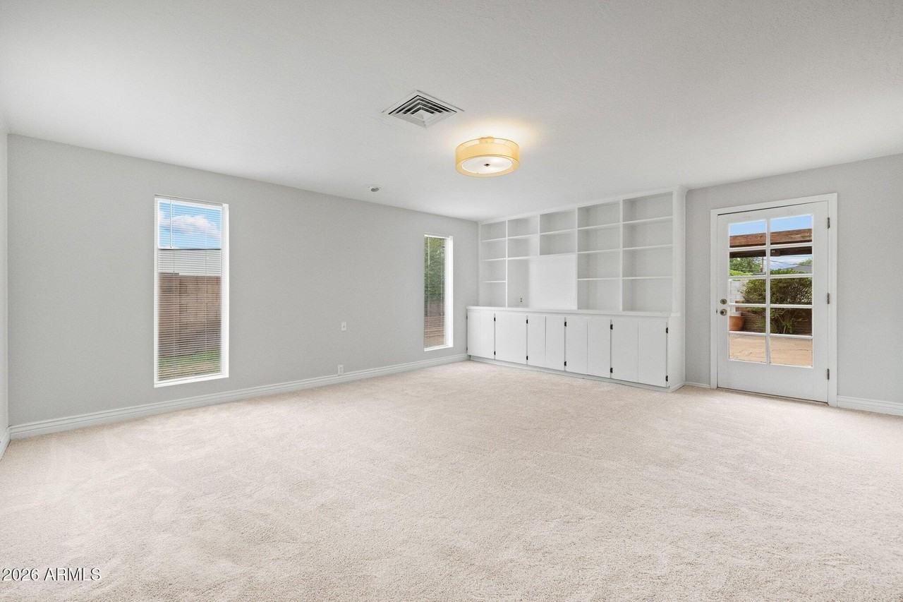 4909 E Flower St - Photo 5 of 18