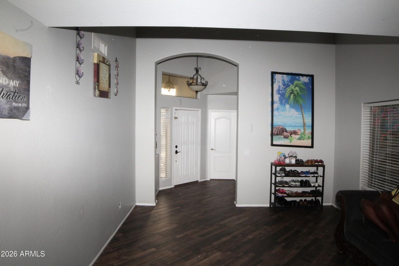38103 N Bonnie Ln - Photo 3 of 19