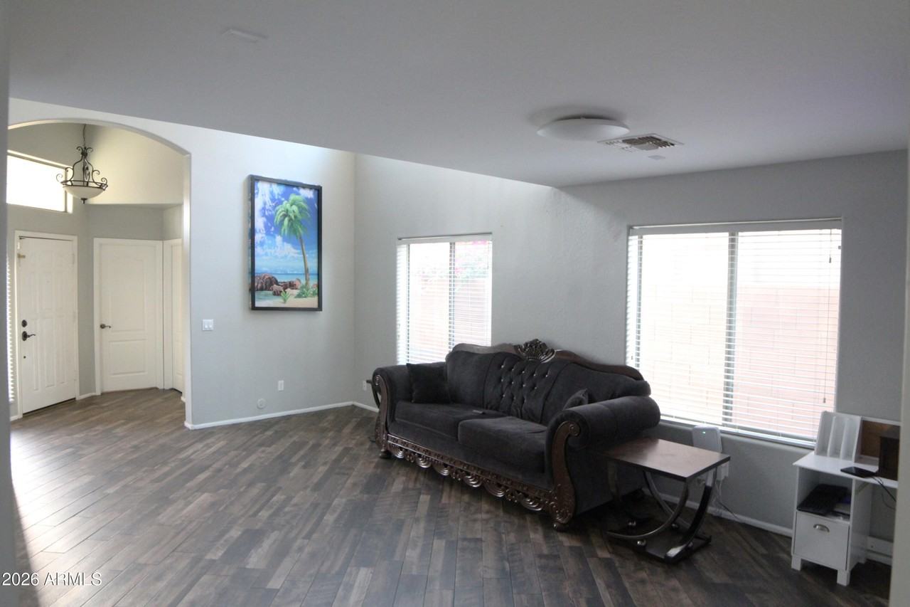 38103 N Bonnie Ln - Photo 7 of 19