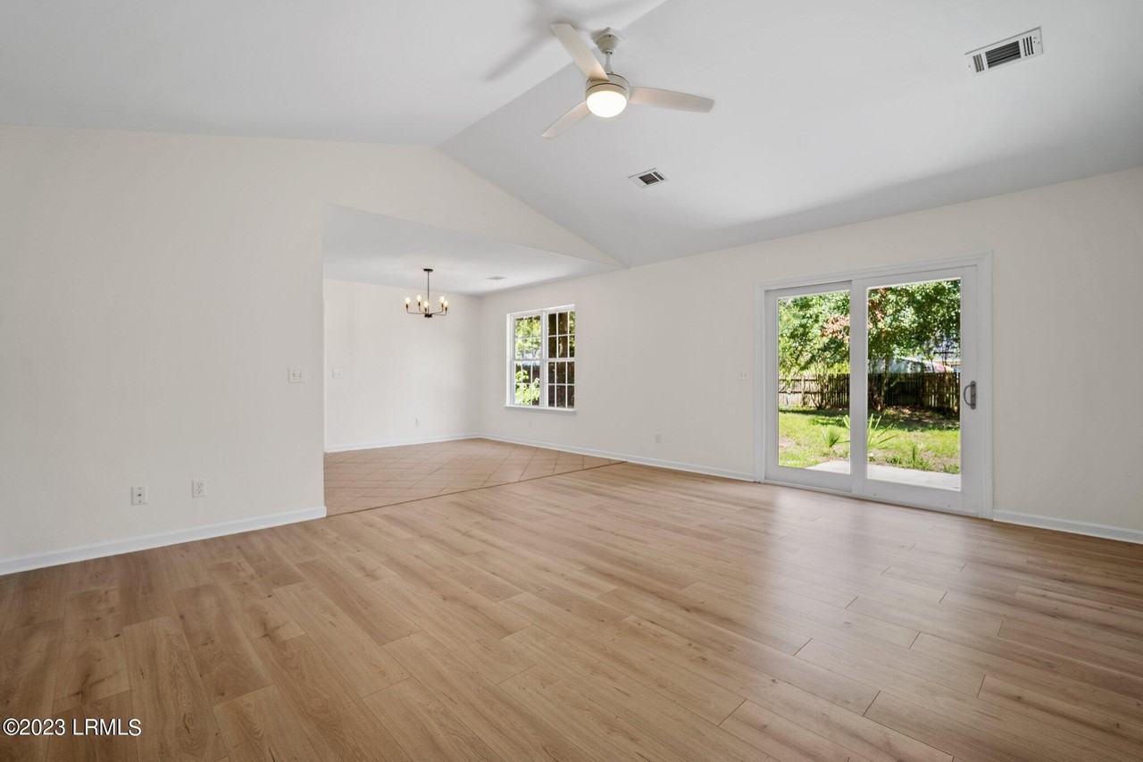 7 Grandiflora Ln - Photo 3 of 23