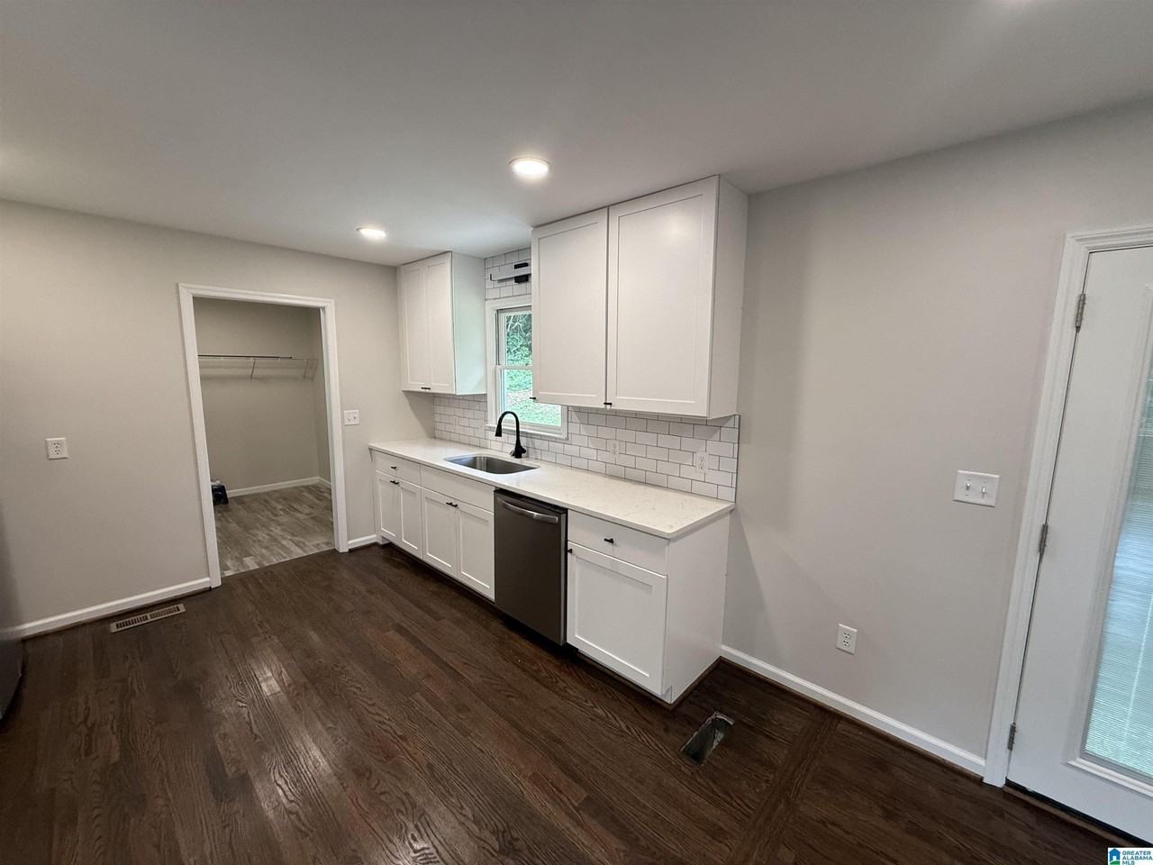 2224 5th St Ne - Photo 3 of 12