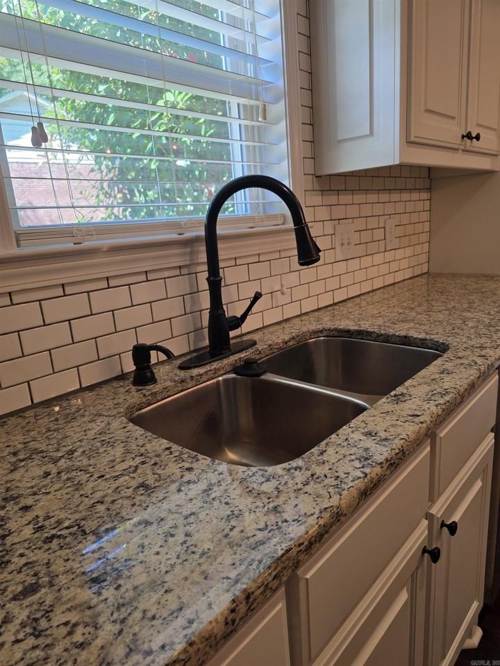 76 Kingspark Rd - Photo 6 of 22
