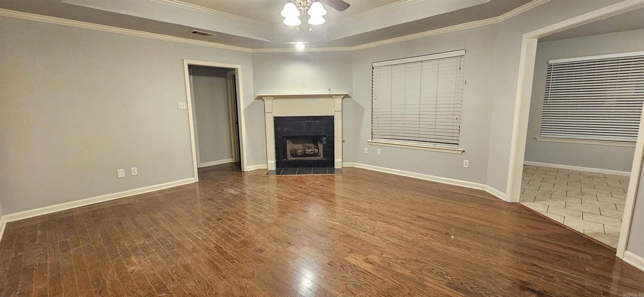 128 Plumdale Dr - Photo 2 of 15