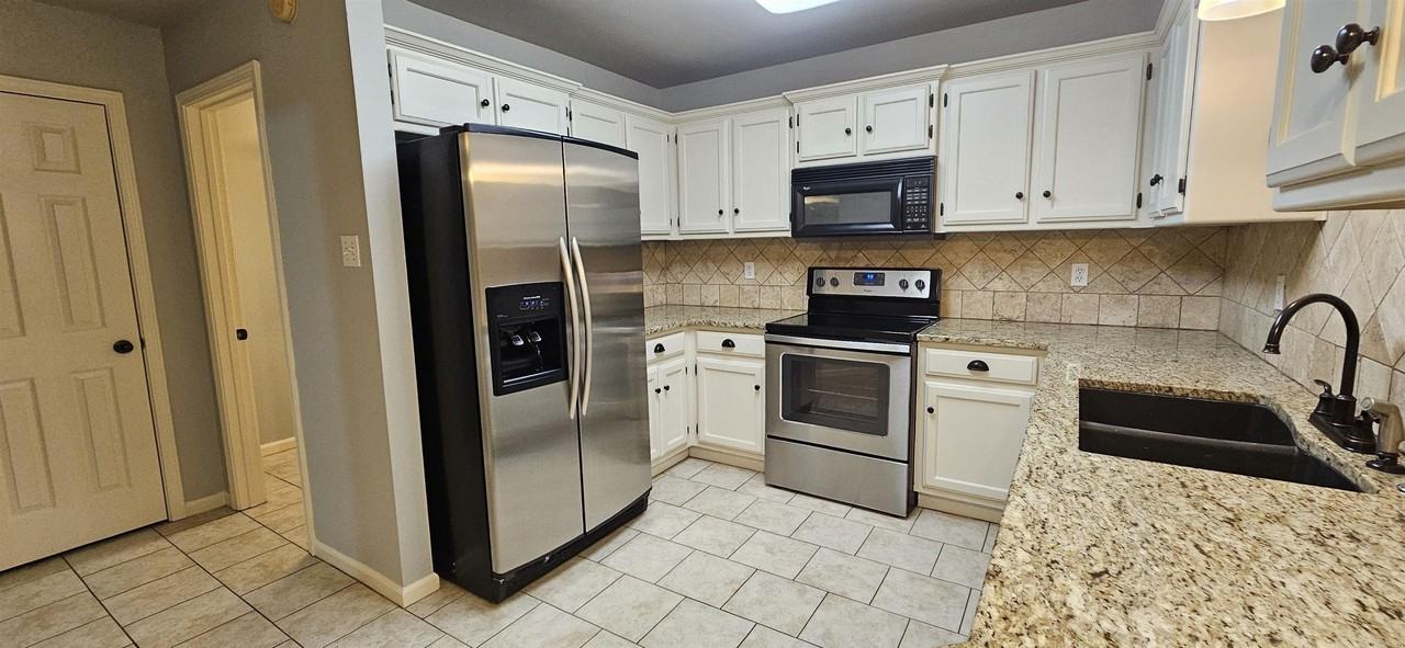 128 Plumdale Dr - Photo 4 of 15