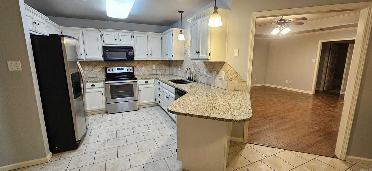 128 Plumdale Dr - Photo 5 of 15