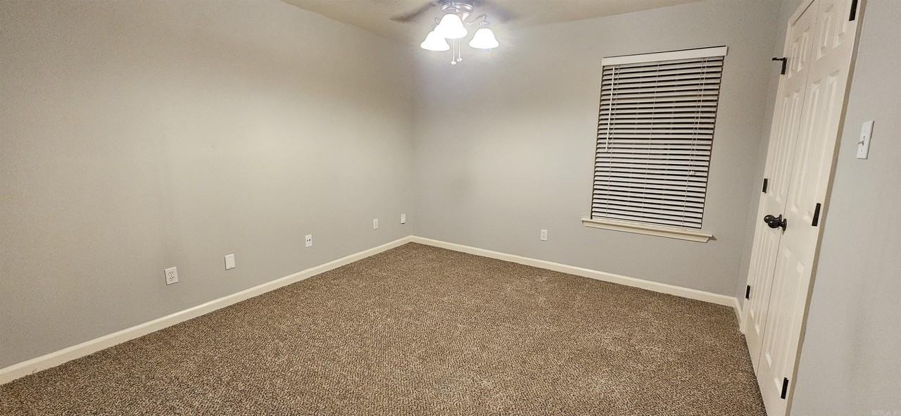 128 Plumdale Dr - Photo 7 of 15