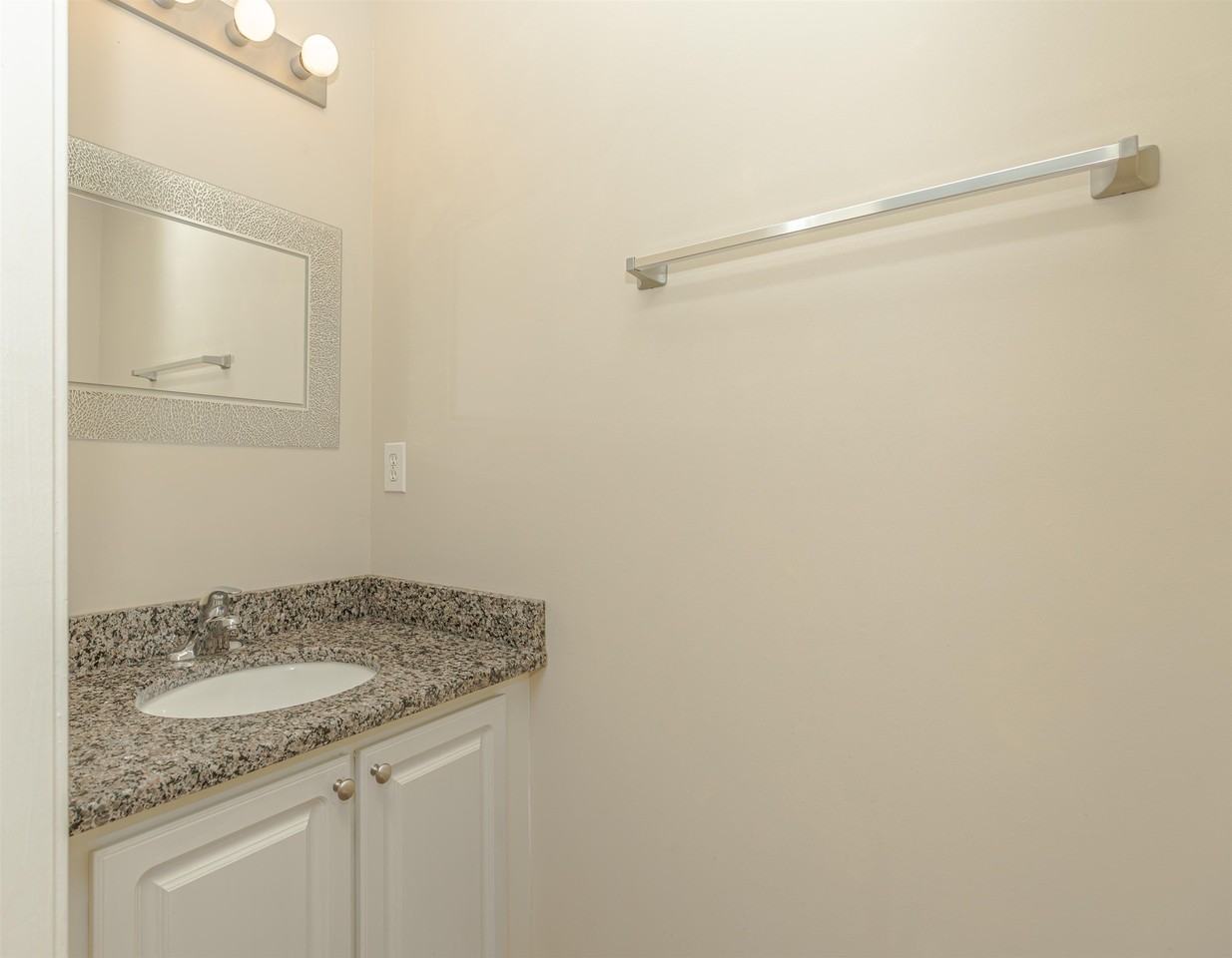 754 Aspen Dr - Photo 4 of 28