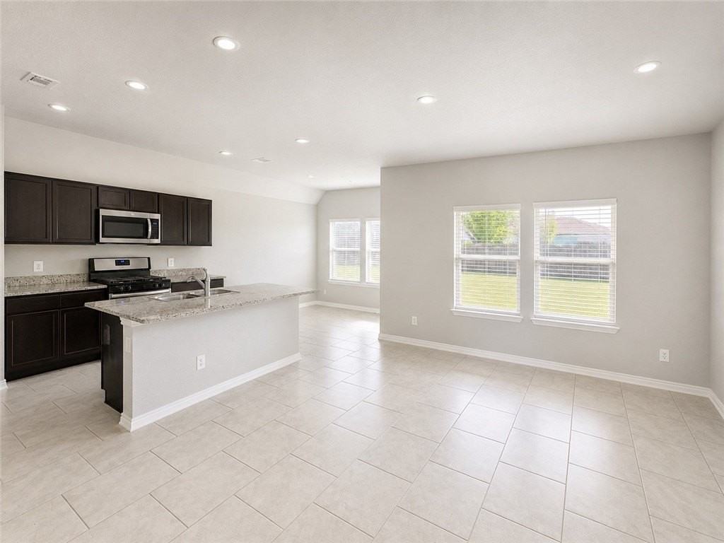 3922 Jayden Dr - Photo 2 of 7