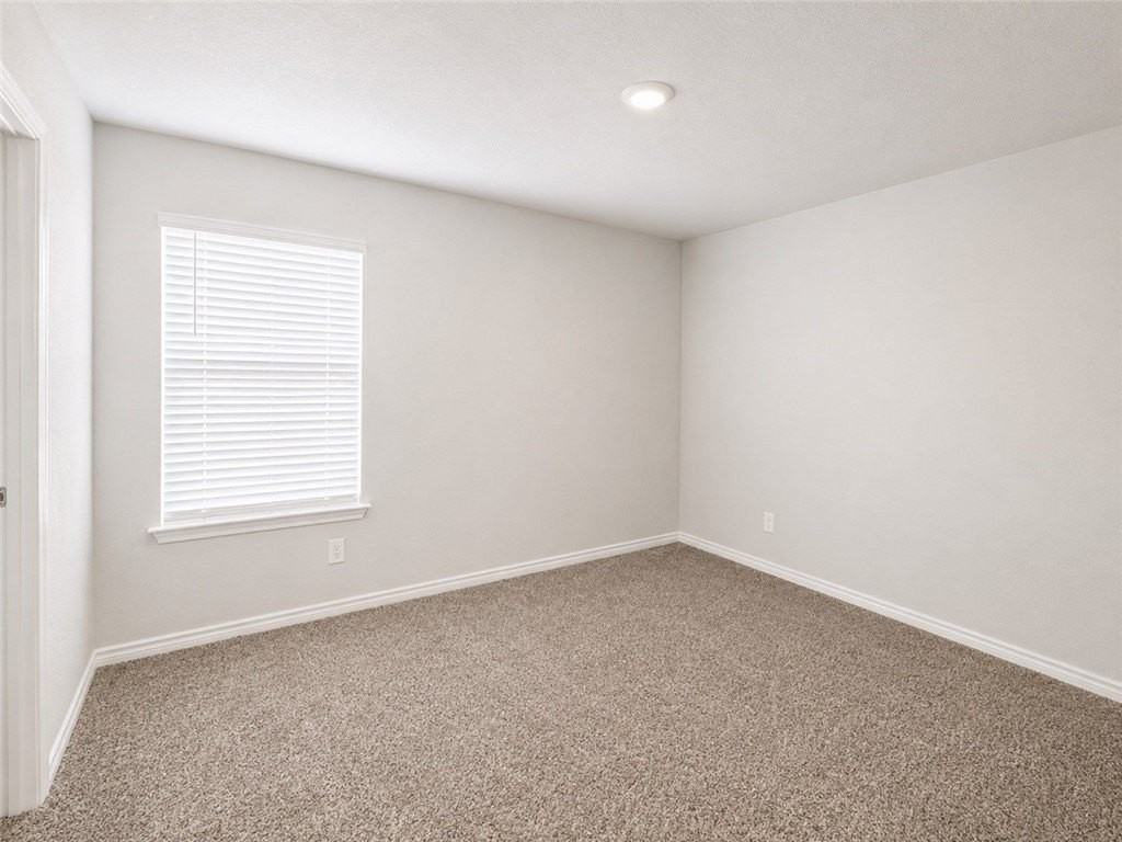 3922 Jayden Dr - Photo 3 of 7