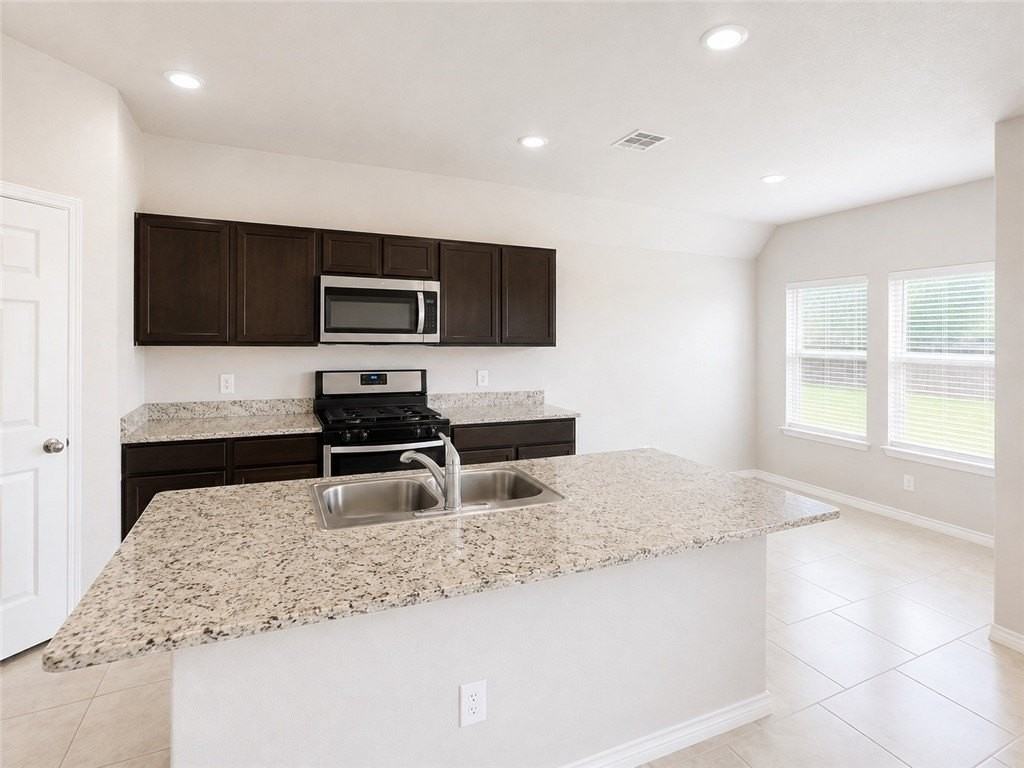 3922 Jayden Dr - Photo 4 of 7