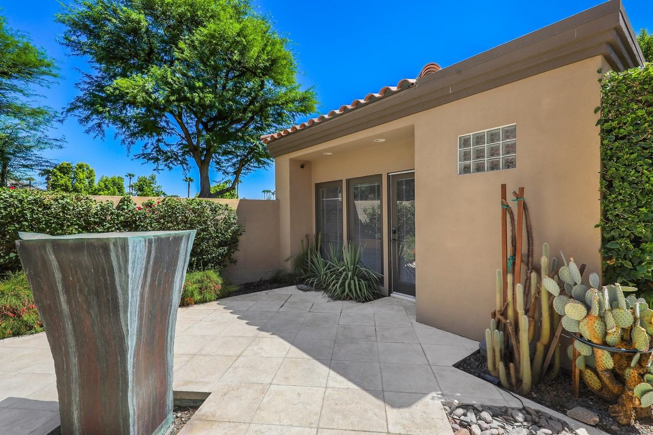 56005 Riviera - Photo 5 of 50
