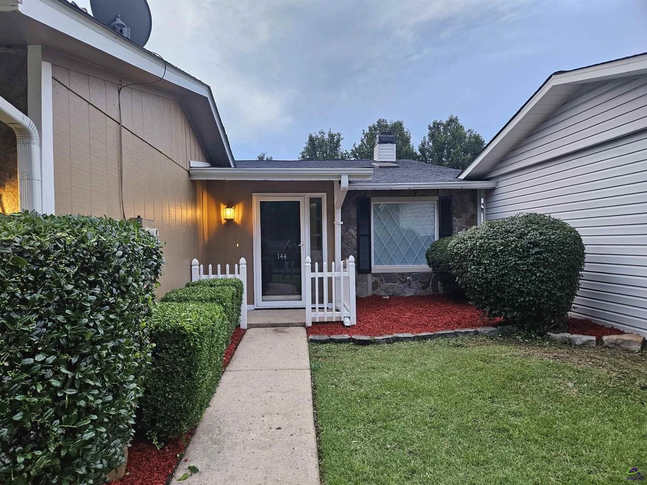 144 Pleasant Hill Ct - Photo 2 of 21