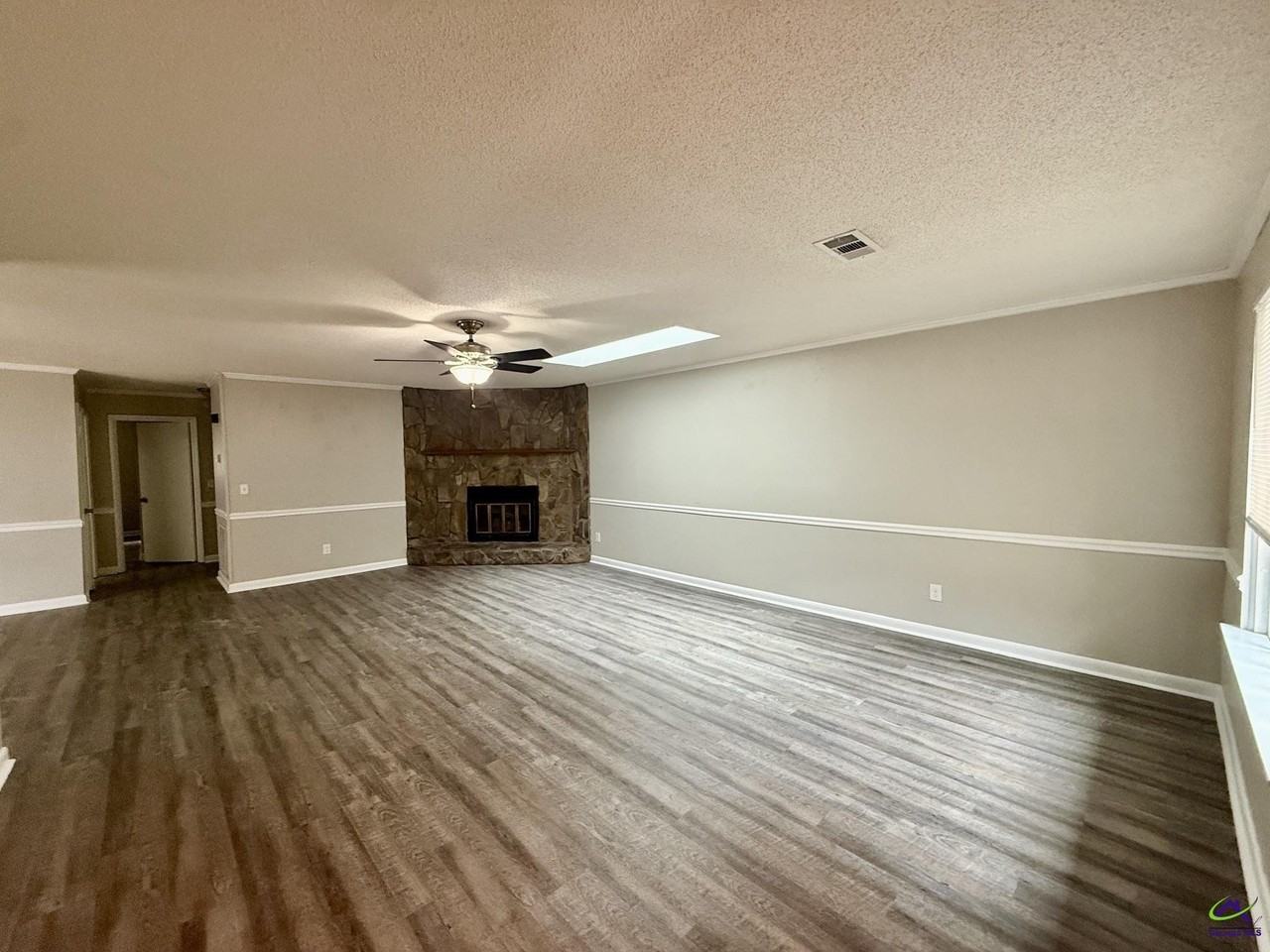 144 Pleasant Hill Ct - Photo 3 of 21