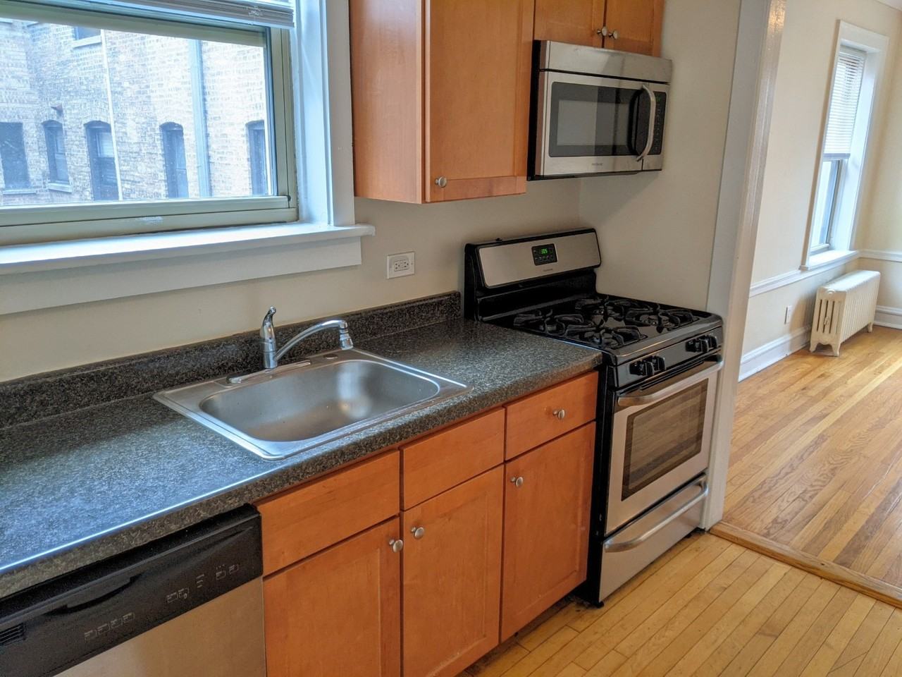 914 Crain St #1 - Photo 3 of 12