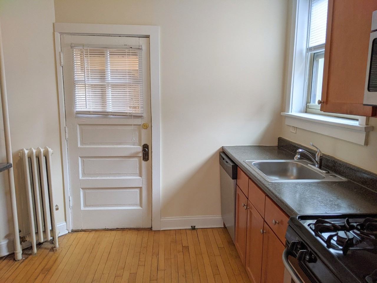 914 Crain St #1 - Photo 4 of 12