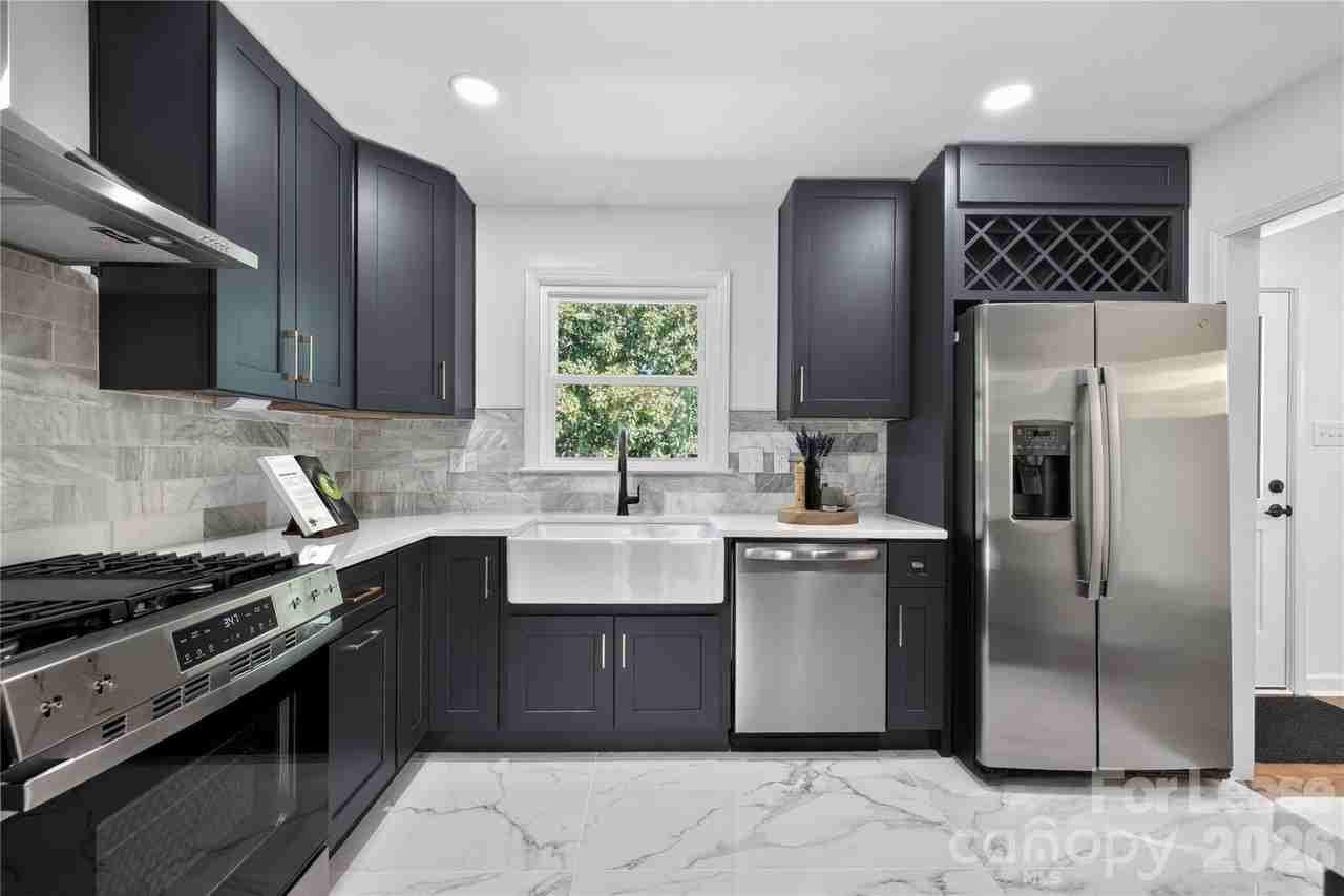 5938 Sharon Rd - Photo 7 of 21