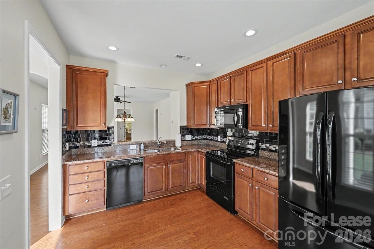 9009 Smokey Hill Ln - Photo 3 of 24