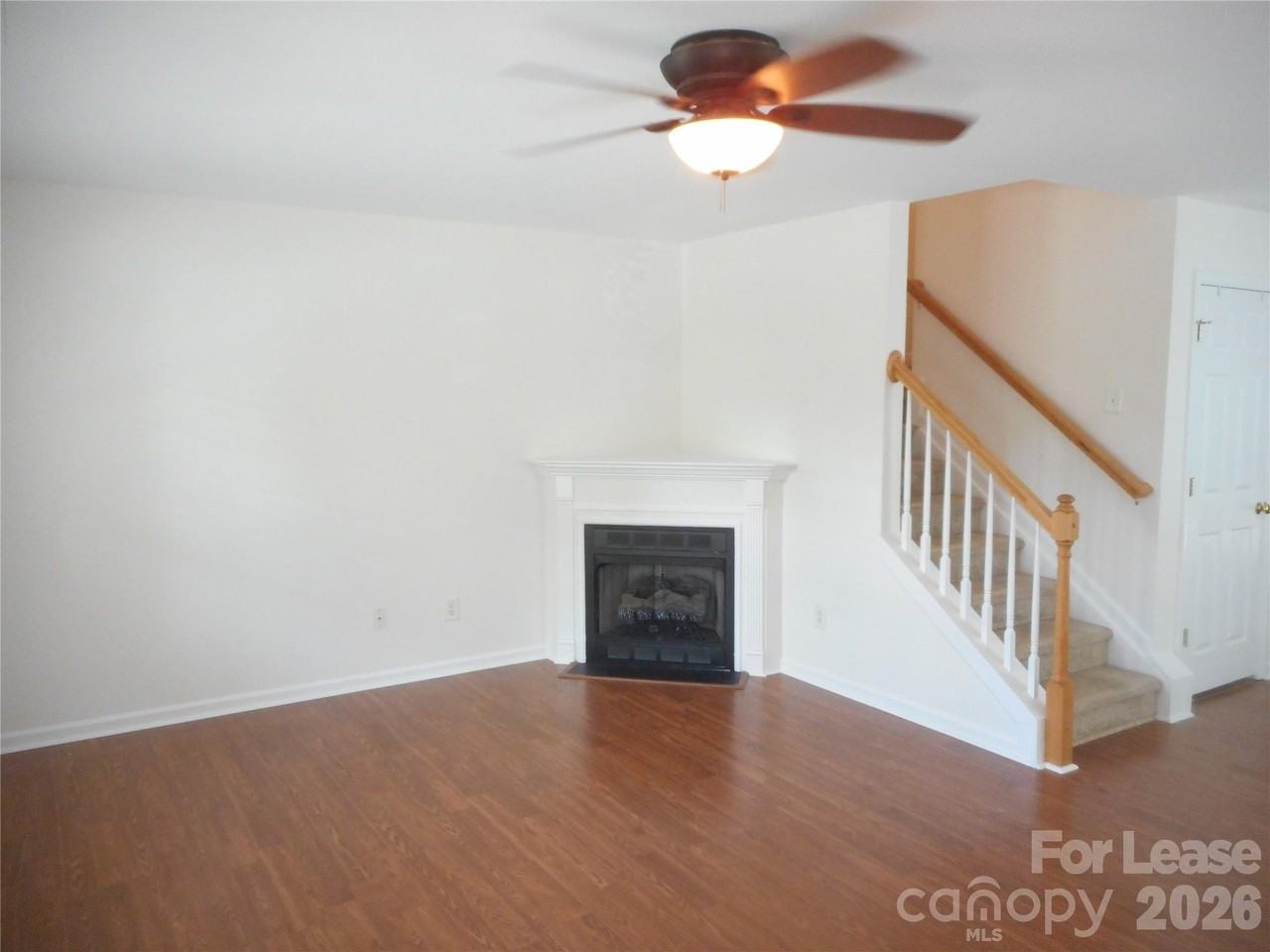322 Deep Water Ln - Photo 4 of 28