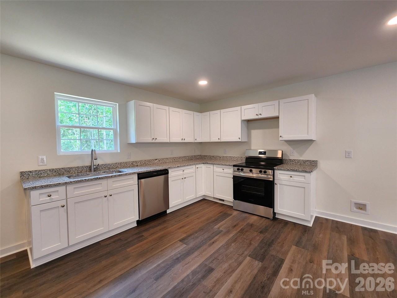 431 Eastover Ave - Photo 4 of 16