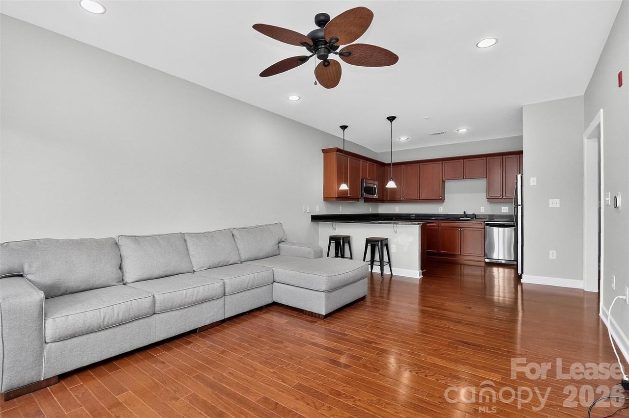 1829 Kenilworth Ave - Photo 4 of 29