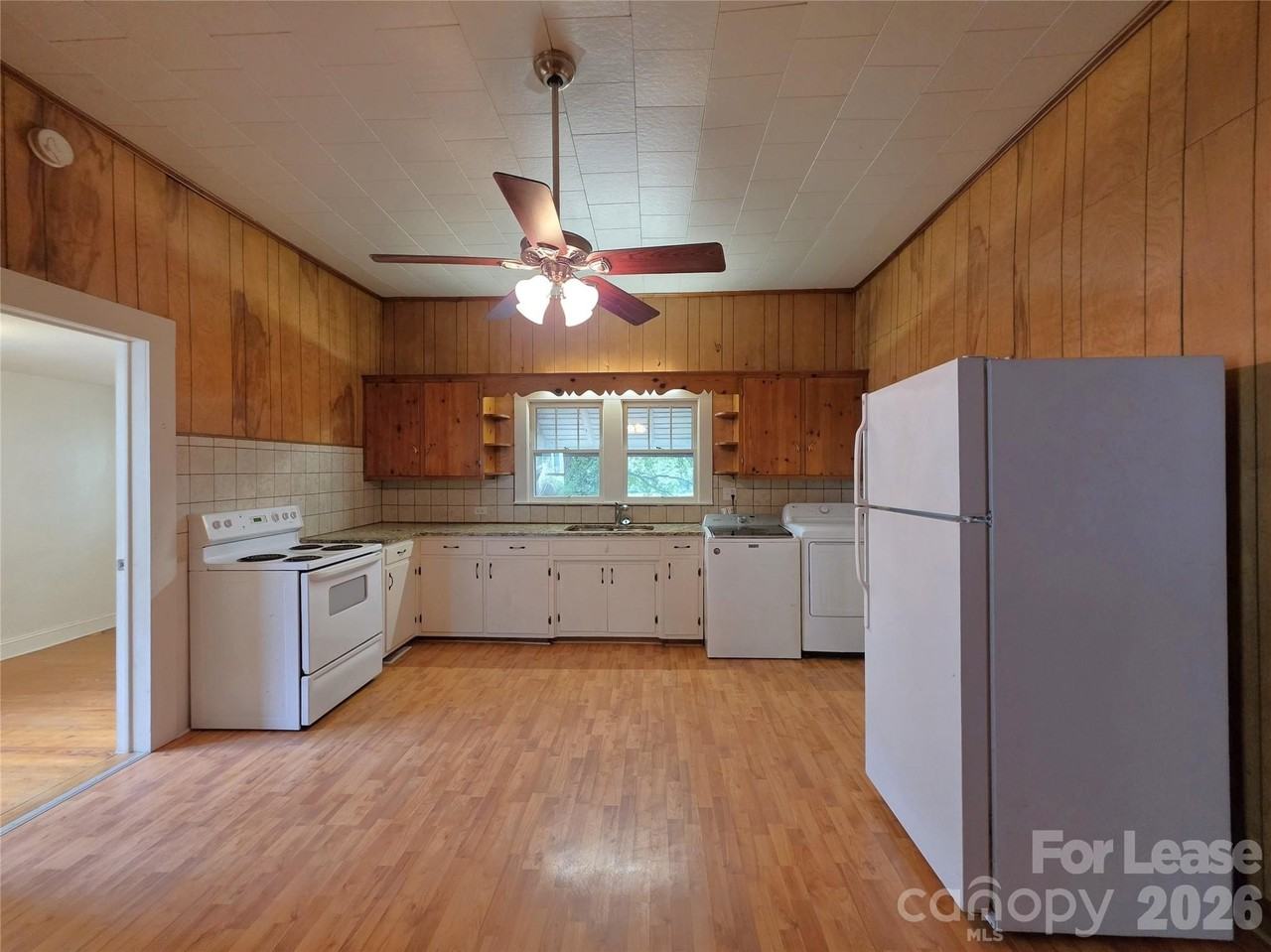 215 College St - Photo 4 of 15
