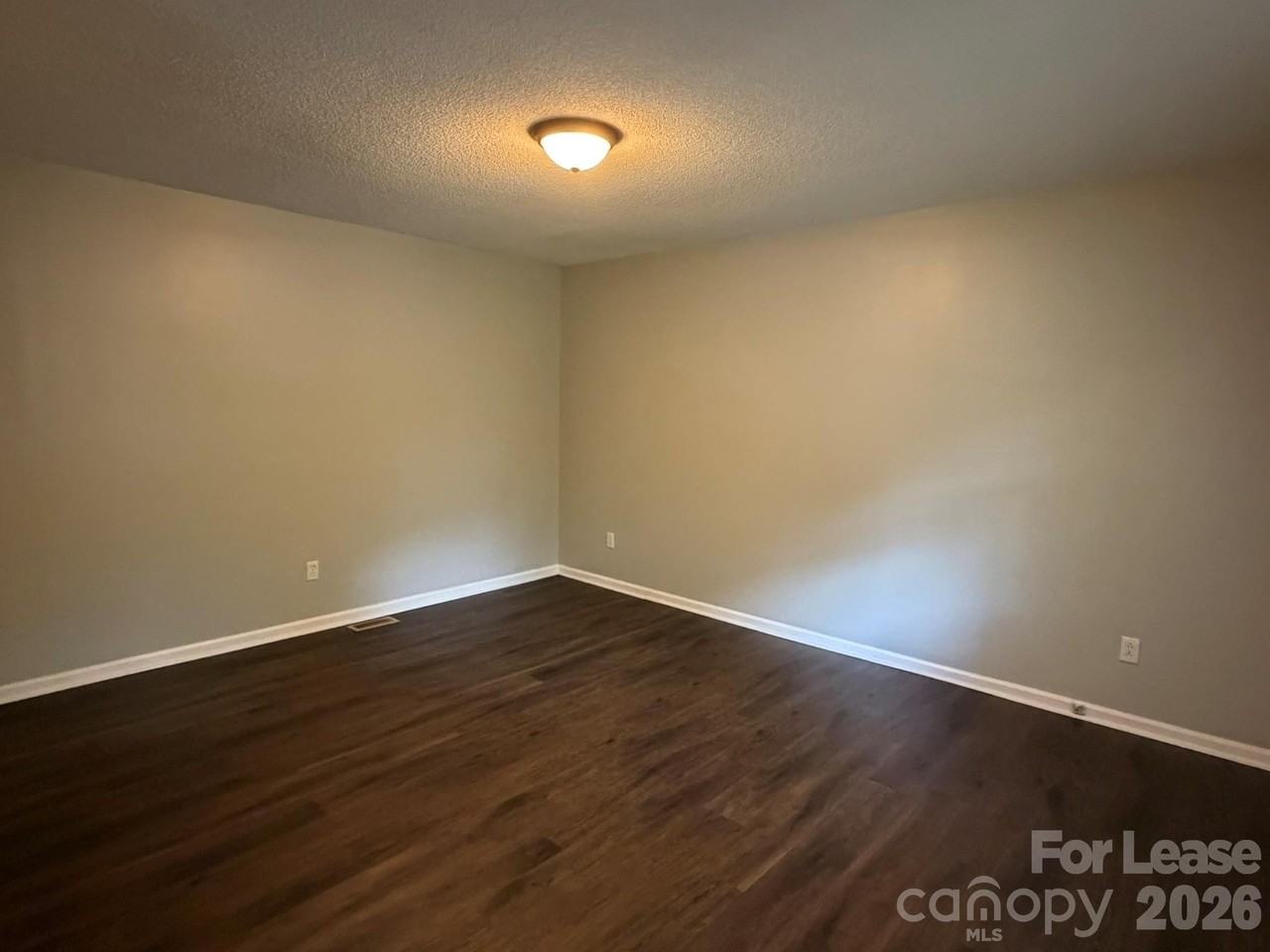 642 Pee Dee Ave - Photo 3 of 10